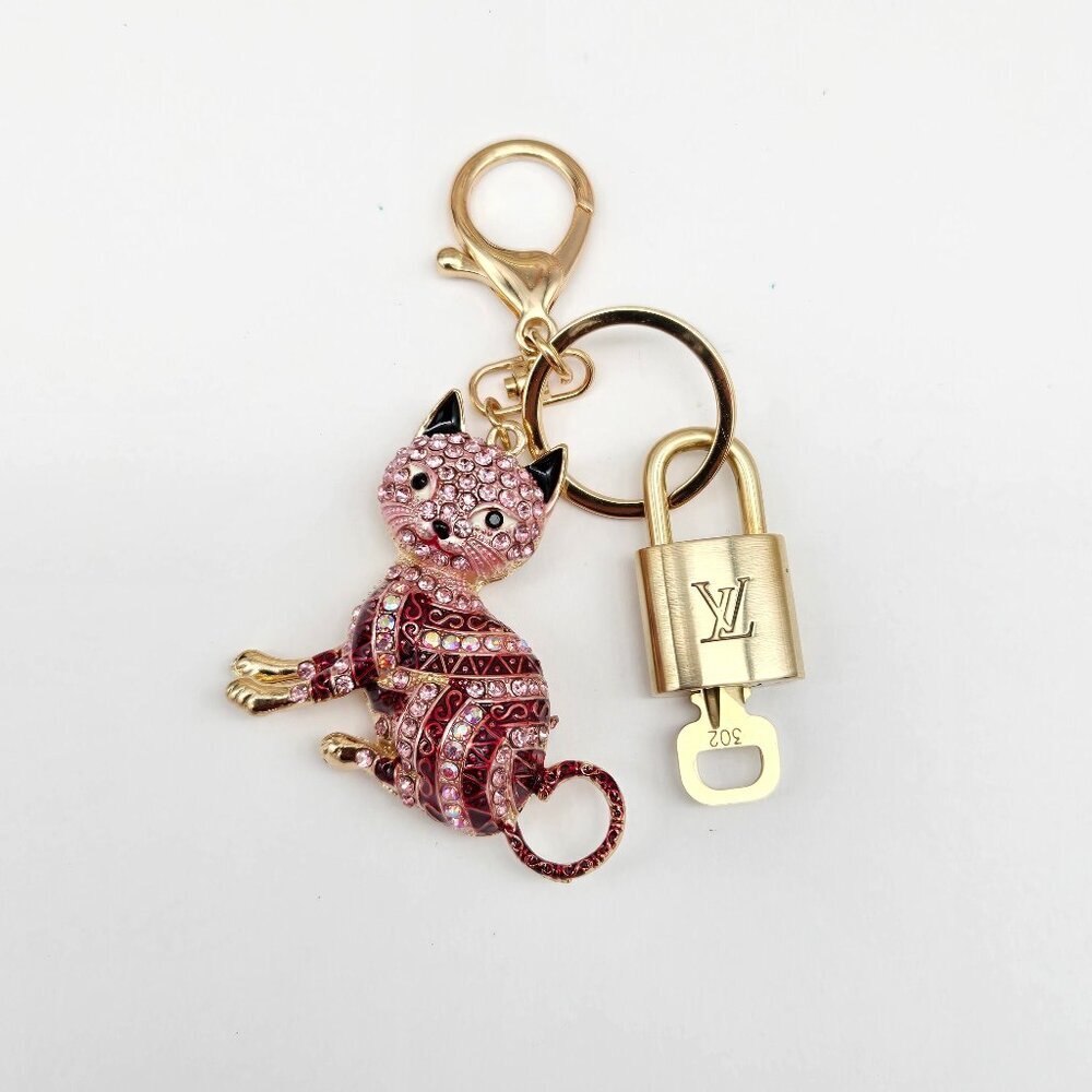 Authentic Louis Vuitton Padlock Gold 🔒 Key Set + Unbranded Cat Keychain Charm - Picture 4 of 10